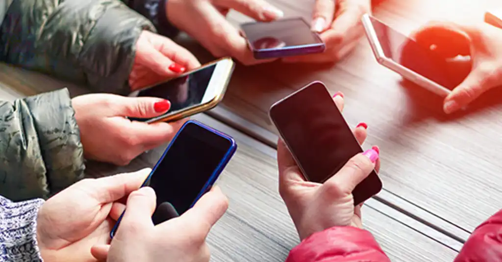 Penggunaan Data dan Panggilan Postpaid atau Prepaid Penggunaan Data dan Panggilan Postpaid atau Prepaid